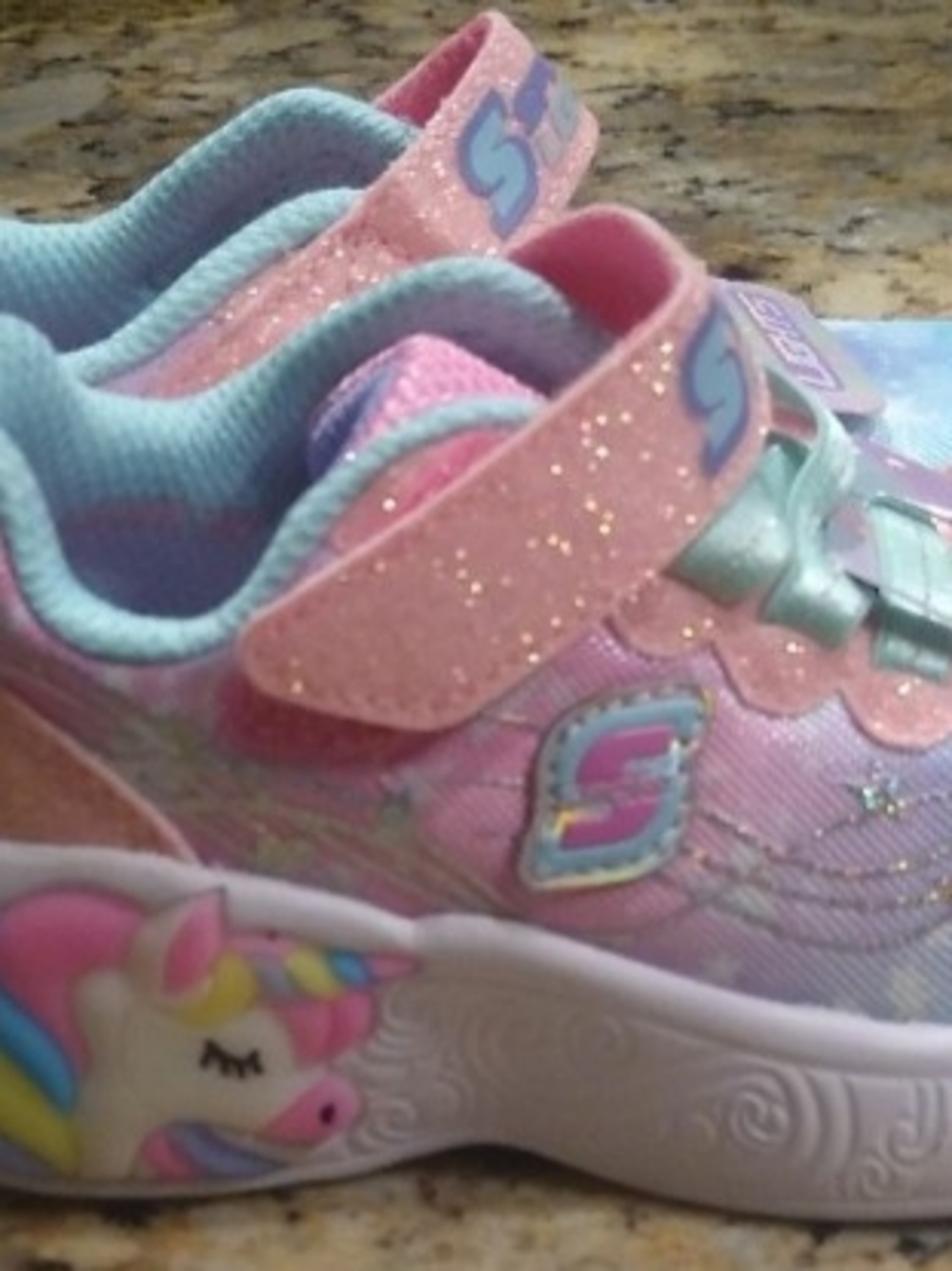 New Skechers Girls Pink and Light Blue Unicorn Light-Up Sneakers Size 6.